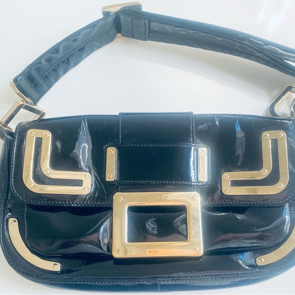Roger Vivier luxury handbag. Black patent leather. Authentication guaranteed.